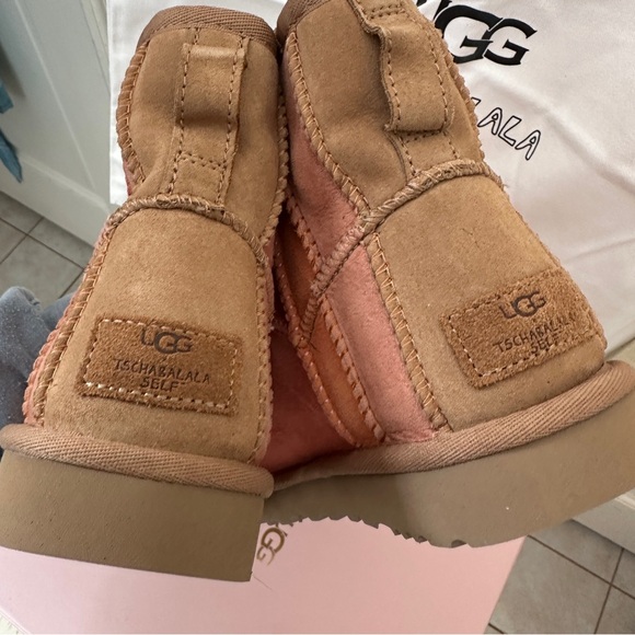 NIB Ugg x Tschabalala self classic repeated mini, pink 8US, 39EU - Picture 4 of 12